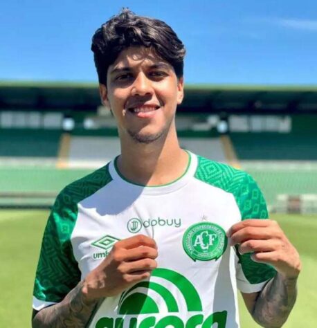 FECHADO - Betinho foi anunciado como o mais novo contratado da Chapecoense.