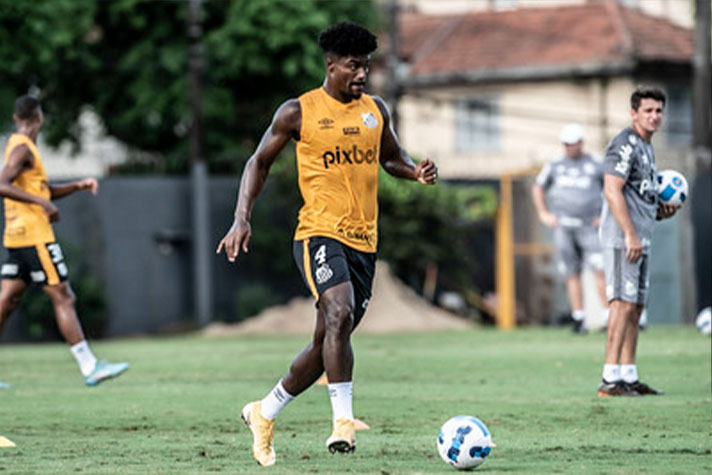 Em partida do América-MG, clube de Bauermann na época, diante da Caldense, pelo Campeonato Mineiro, um torcedor do Coelho que estava na arquibancada colocou a culpa do gol sofrido pelo time no zagueiro e proferiu algo como: 'tinha que ser coisa de preto mesmo'.