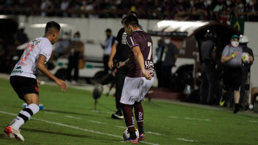  Ferroviária - Sobe: As bolas alçadas na área foram as jogadas mais perigosas da Locomotiva no jogo. em uma delas, chegou a balançar a rede, mas o assistente assinalou impedimento. / Desce: A equipe paulista teve volume de jogo, mas faltou ser efetiva para empatar e tentar sair de campo com a vitória.