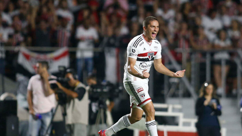 Na decisão, o São Paulo reencontrou o Palmeiras, rival que venceu na final do Paulista de 2021. No jogo de ida, o Tricolor venceu o rival por 3 a 1, em jogo no Morumbi.