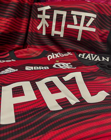 'Paz' em 15 idiomas: Flamengo divulga imagens do uniforme  que usará contra o Vasco
