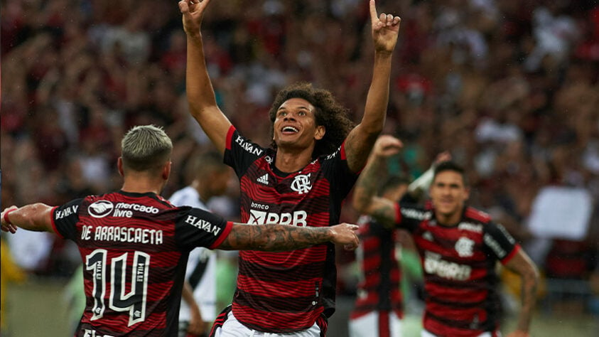 O Flamengo venceu o Vasco por 1 a 0 e se classificou para a final do Campeonato Carioca. Em ritmo de treino, o Rubro-Negro não se esforçou e agora vai em buscar do tetra. O gol foi marcado pelo oportunista Willian Arão, que em uma falha do lateral esquerdo Edimar, empurrou a bola pro fundo da rede.