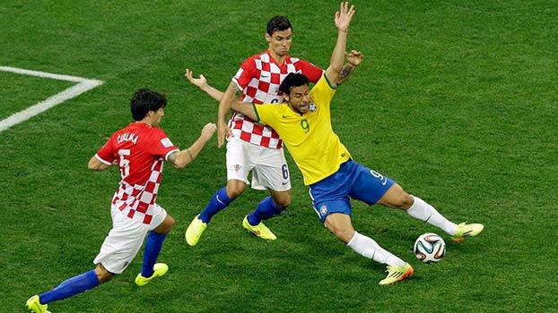 Na Copa do Mundo de 2014, Fred mostrou habilidade para simulação e se atirou no gramado na partida contra a Croácia. Resultado: pênalti para o Brasil e vitória por 3 a 1 na estreia na competição.