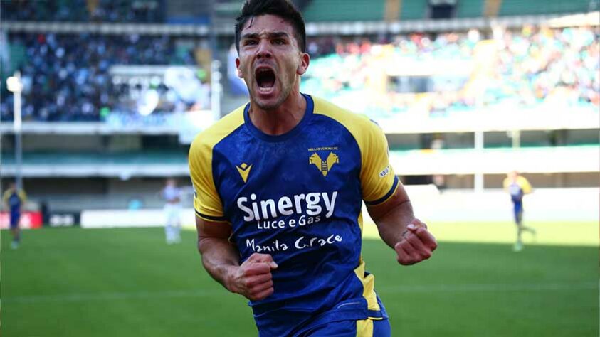 ESQUENTOU - De acordo com o portal italiano Gazzetta dello Sport, o Newcastle quer contratar Giovanni Simeone, atacante do Hellas Verona. 