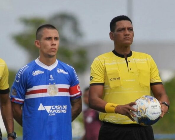 ESQUENTOU - Próximo de completar três anos vestindo a camisa do Bahia, o meio-campista Hiago Bagarolo recebeu uma proposta para atuar na categoria profissional de um clube que irá disputar a Série B do Campeonato Brasileiro de 2022, segundo apurou o Futebol Latino. Além disso, o atleta também teve sondagem de um outro time, esse da Série A, para jogar também na base.