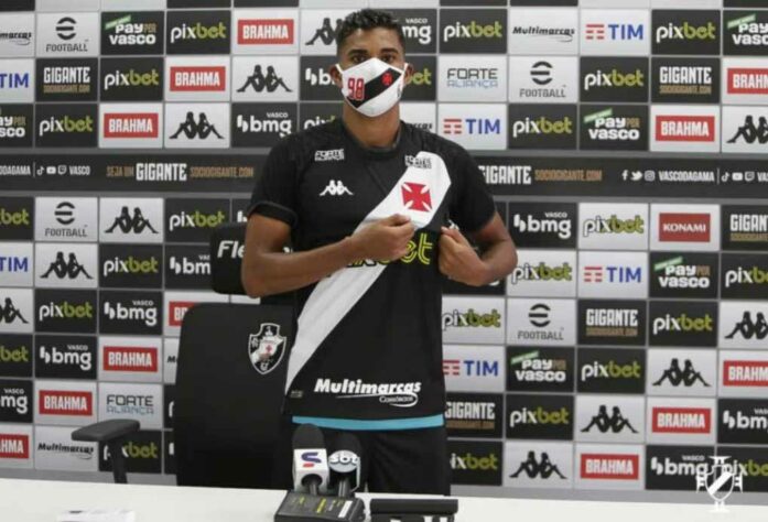 Isaque, meio-campista de 24 anos, pertence ao Grêmio e tem contrato até o fim de 2023. O atleta está emprestado ao Vasco até o fim desta temporada.