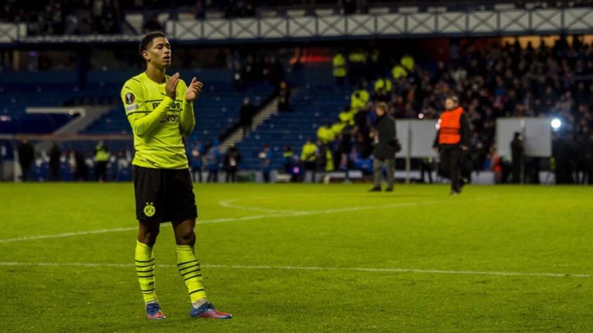 ESQUENTOU - De acordo com o "The Athletic", Jude Bellingham está na lista de desejos do Manchester United. Real Madrid e Liverpool também querem o meio-campista do Borussia Dortmund