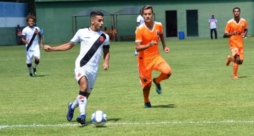 FECHADO - O meia Linnick, revelado pelo Vasco da Gama, é o novo reforço do Nova Iguaçu para a temporada 2022. O jogador firmou contrato até o final da Série D, que termina em Setembro. 