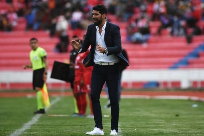 FECHADO - Durou apenas quatro compromissos a passagem de Loco Abreu como técnico do Always Ready. Nesta semana, o clube publicou um comunicado informando a decisão do clube boliviano, em comum acordo, por rescindir o acordo entre as partes.