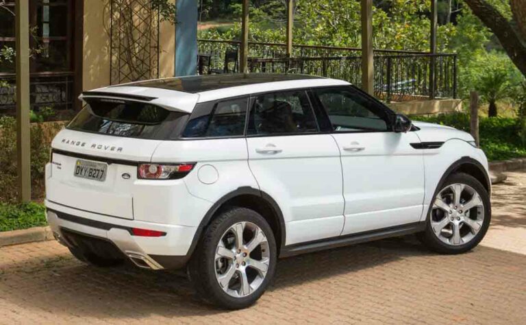 Diego Ribas é um dos jogadores do futebol brasileiro com um carrão. O atleta tem uma Land Rover Evoque Diego Ribas é um dos jogadores do futebol brasileiro com um carrão. O atleta tem uma Land Rover Evoque