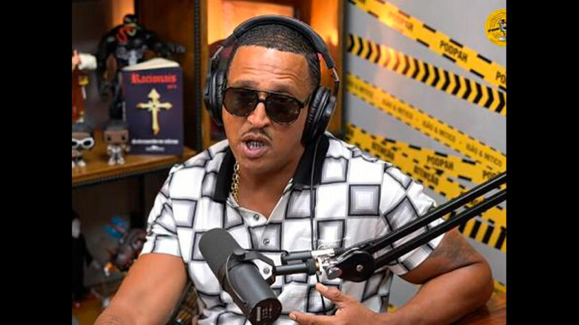 Mano Brown reclamou sobre a "fixação" do Flamengo em contratar atletas do Santos. A declaração veio em uma conversa descontraída no podcast "Podpah", onde o cantor detalhou seu fanatismo pela equipe alvinegra. Veja nessa lista para quais times os rappers e trappers brasileiros torcem