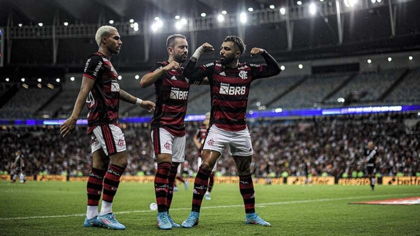 Flamengo - Patrocinador master: Banco de Brasília (BRB) - Valor pago ao clube: R$ 35 milhões anuais.