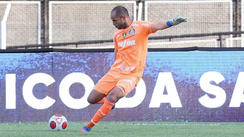 Marcelo Lomba - goleiro  - 35 anos - atualmente no Palmeiras