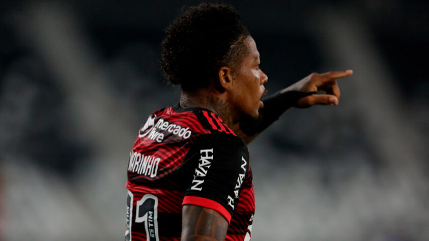 Marinho, Bruno Henrique e Andreas Pereira - Os atacantes e o meia têm 3 gols na temporada. Apenas Marinho segue no time e também soma 5 assistências. Bruno Henrique, lesionado, deu 8, enquanto Andreas, hoje no Fulham, tinha 2.