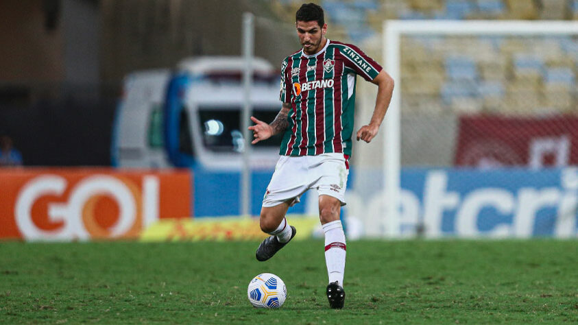 ESQUENTOU - Sabendo que precisará vender jogadores para equilibrar os cofres, o Fluminense está de olho na janela de transferências que abre na próxima segunda-feira. Um nome da vez pode ser o zagueiro Nino. Aprovado por Jorge Jesus, o jogador entrou na mira do Fenerbahçe, da Turquia, que entraram em contato com os representantes do atleta. A informação foi dada inicialmente pelo jornalista Venê Casagrande.