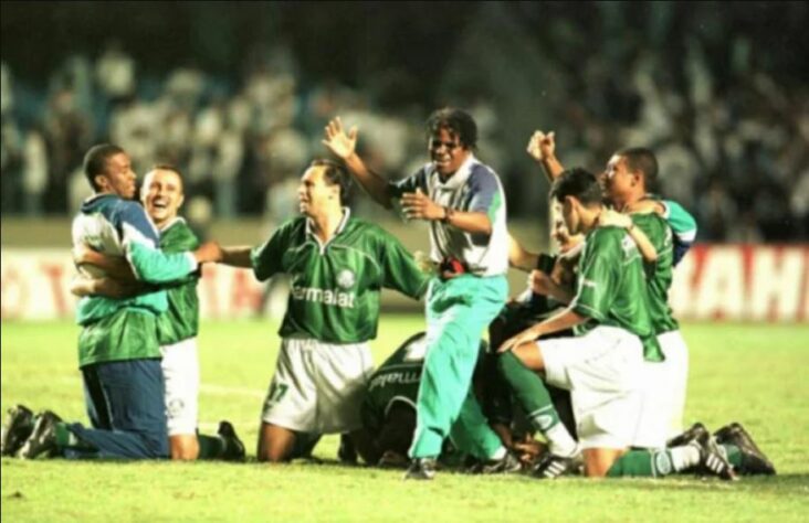 Palmeiras 1 x 0 Corinthians - jogo da fase de grupos da Libertadores de 1999 - Antes do Verdão eliminar o Timão nas quartas de final da Libertadores de 99, as equipes se encontraram na fase de grupos. Na estreia dos rivais paulistas, o Palmeiras venceu por 1 a 0.