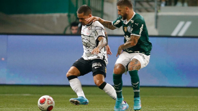 Em duelo atrasado da 6ª rodada do Campeonato Paulista, o Corinthians perdeu por 2 a 1 para o Palmeiras, no Allianz Parque. Róger Guedes marcou para o time do Parque São Jorge. Veja as notas dos jogadores do Timão no Dérbi (feito por: Rafael Marson)