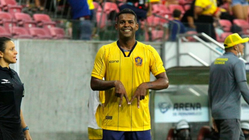 Renato Henrique, jogador do Retrô | 5 gols 