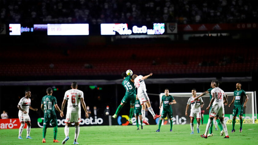 Manaus: Sobe - Thiaguinho - Ofereceu perigo em determinados momentos e foi bem presente na partida // Desce - Goleiro Pedro - Além de não ter conseguido defender os gols de Éder e Diego Costa, perdeu várias jogadas.