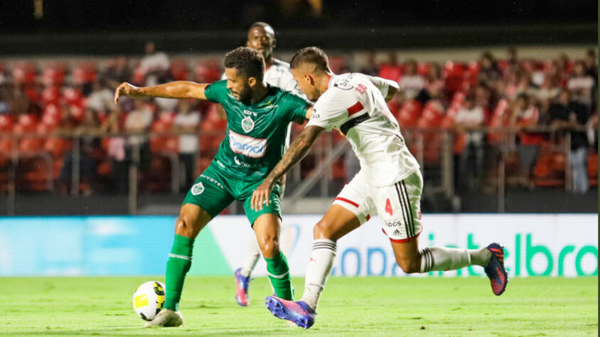 O São Paulo avançou para a terceira fase da Copa do Brasil, após derrotar o Manaus em casa, nesta quarta-feira (16). Com gols de Éder e Diego Costa, a equipe conseguiu manter o nível tático durante toda a partida e eliminou o time amazonense da competição. Confira as notas das atuações individuais de cada jogador. (Por Izabella Giannola)