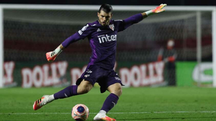 ESQUENTOU - Nacho Ambriz foi anunciado como técnico do Toluca e promete uma grande reformulação no elenco dos ‘Diablos’. Por conta da boa referência na época de Querétaro, Tiago Volpi, atualmente no São Paulo, foi indicado pelo treinador.  Segundo o jornalista Nacho Alba, da TUDN, o brasileiro que está na reserva de Jandrei é visto com bons olhos e a promessa é tentar uma investida em Volpi.