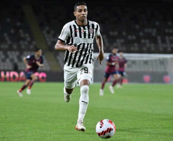 FECHADO - Victor Sá foi anunciado de forma oficial pelo Botafogo nas redes sociais. 