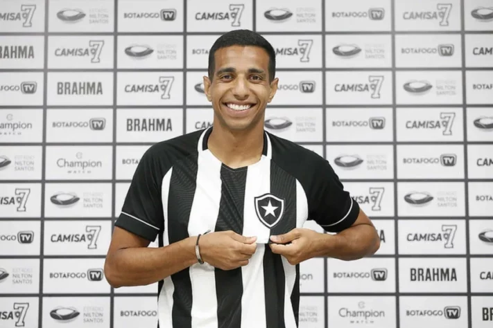 FECHADO - Victor Sá foi apresentado pelo Botafogo na sala de imprensa do Estádio Nilton Santos. O atacante destacou que o projeto apresentado por André Mazzuco e John Textor foi fundamental pela escolha de jogar no Glorioso.