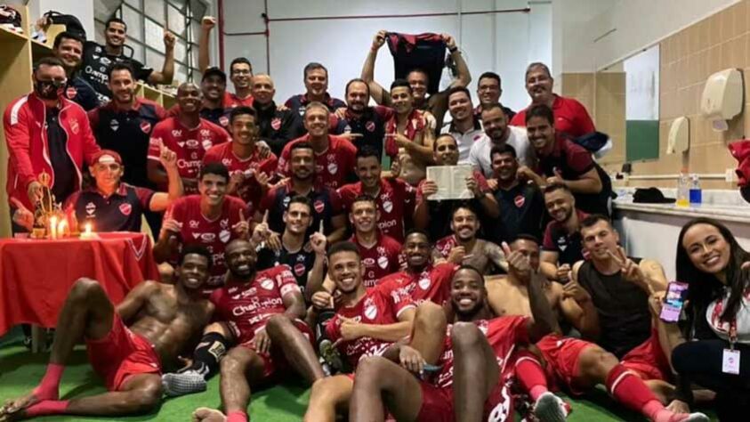 Vila Nova: 56,2% de aproveitamento no ano / O Vila foi o líder de seu grupo na primeira fase do Campeonato Goiano, mas foi eliminado na semifinal para o Atlético, que viria a ser campeão da competição posteriormente. A equipe, Inclusive, está viva na Copa do Brasil e enfrentará o Fluminense na terceira fase. Para a Série B, o meia Matheusinho, vice artilheiro do Goiano com sete gols, é uma das armas. 