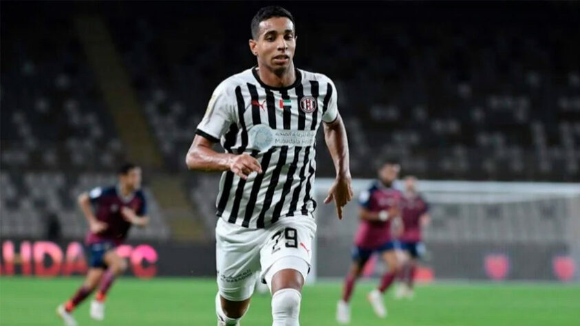 FECHADO! Victor Sá fecha com o Botafogo. O Al-Jazira, clube que o brasileiro atuava, confirmou o sucesso da transação por meio das redes sociais.