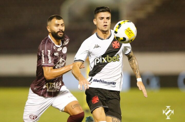 Com gol de Raniel em um belo cruzamento de Nene, o Vasco sofreu, mas garantiu a classificação para a próxima fase da Copa do Brasil ao derrotar a Ferroviária por 1 a 0, no Estádio Fonte Luminosa, em Araraquara. Na próxima fase, o Gigante da Colina terá pela frente o Juazeirense, da Bahia. Confira as notas dos jogadores vascaínos. (Por Felipe Melo - felipeeduardo@lancenet.com.br).