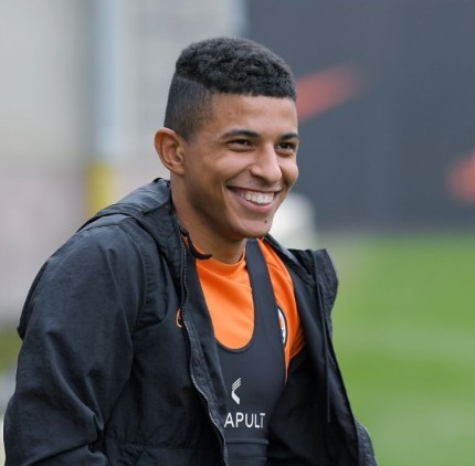 Dodô (23 anos) - posição: lateral-direito - clube: Shakhtar Donetsk - Valor de mercado: 20 milhões de euros (R$ 102 milhões)