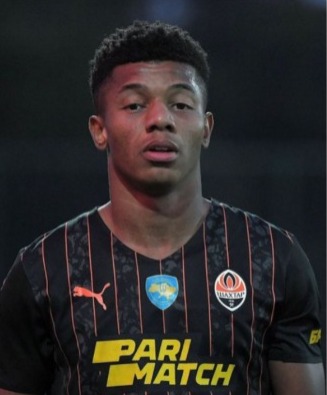 O São Paulo, clube que revelou David Neres, possui interesse em repatriar o jogador. Porém, segundo apurado pelo LANCE! com fontes do clube, as chances do atacante vestir a camisa tricolor são remotas e difíceis.