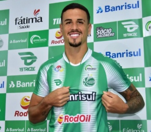 Matheus Peixoto (26 anos) - Atacante - Clube: Metalist (Ucrânia) - Time brasileiro interessado: Palmeiras