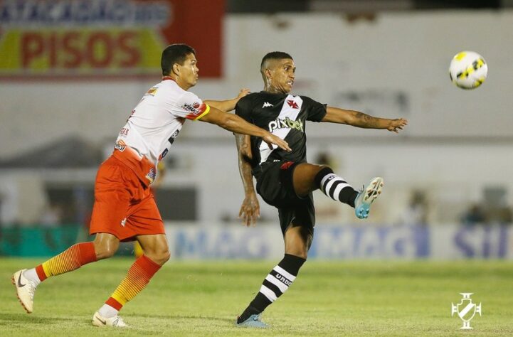 Com uma fraca atuação coletiva, o Vasco perdeu para a Juazeirense por 4 a 2 nos pênaltis e está eliminado da Copa do Brasil 2022. No tempo normal, a partida terminou empatada por 1 a 1, quando Bruno Nazário abriu o placar para o Cruz-Maltino, enquanto Nildo Petrolina deixou tudo igual. Confira as notas dos jogadores vascaínos. (Por Felipe Melo - felipeeduardo@lancenet.com.br).