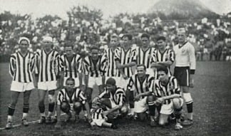 Inicialmente, a competição contaria com o campeão paulista, o carioca e o gaúcho. Porém, o Corinthians, dono do título por São Paulo, não foi para o torneio, que acabou sendo disputado em final única entre Brasil de Pelotas e Botafogo. Essa edição também ficou conhecida como Taça Rio-Sul. 