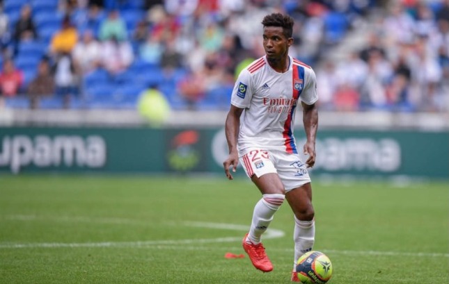 DESTAQUE NEGATIVO: Thiago Mendes (Lyon - França) - Jogando de zagueiro, o atleta foi mal na derrota do Lyon para o Rennes, levou cartão amarelo e foi substituído no intervalo.