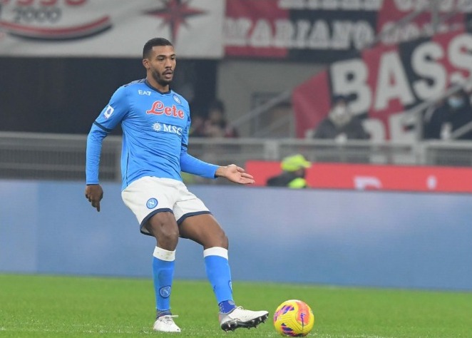 FECHADO - Juan Jesus, zagueiro brasileiro que defende o Napoli, assinou sua renovação de contrato com o clube italiano até junho de 2025, com opção de renovação por mais uma temporada. O contrato anterior do atleta se encerrava em junho deste ano. 