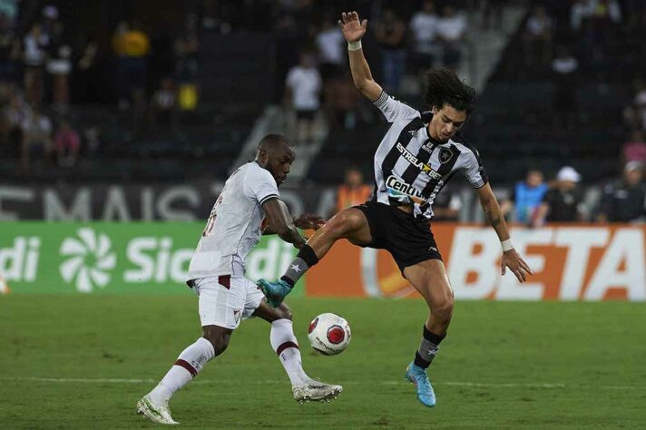 O Botafogo bem que lutou, mas saiu de campo com a derrota por 1 a 0 para o Fluminense e viu sua situação na semifinal do Carioca ficar mais complicada. Veja as atuações do LANCE!  sobre a atuação no Nilton Santos. Por Vinícius Faustini (faustini@lancenet.com.br)