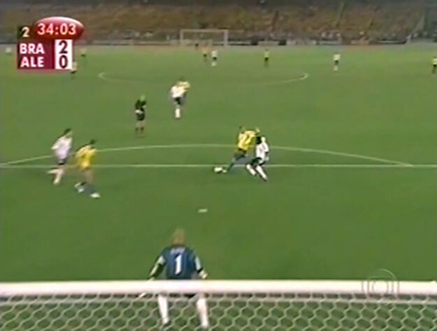 Segundo gol de Ronaldo na final da Copa do Mundo de 2002: "Lá vem o Kleberson, Rivaldo saiu, pro Ronaldinho, pé direito, bateu... Gooooolll é do Brasil! Rrrrrrrronaldinhooo, número 9, aos 33 do segundo tempo!"