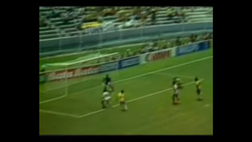 Brasil x Argélia em 1986, primeiro gol da Seleção narrado por Galvão Bueno: "Muller, olha o cruzamento. Fechou Careca... Tocou! Gooolll é do Brasil! É de Careca, número 9. O zagueiro errou, e deixou Careca. Perna esquerda na bola e partiu para o abraço"