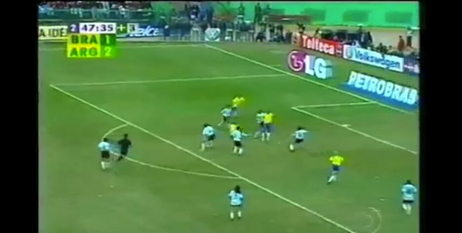 Gol de Adriano na final da Copa América 2004 contra a Argentina: "Pode até empatar! Quem sabe agora, capricha, Adriano! Olha o empate! Gooolll! Pode até empatar! É do Brasil! Adriano número 7, o artilheiro da Copa, aos 48 (do segundo tempo), no instante final!"