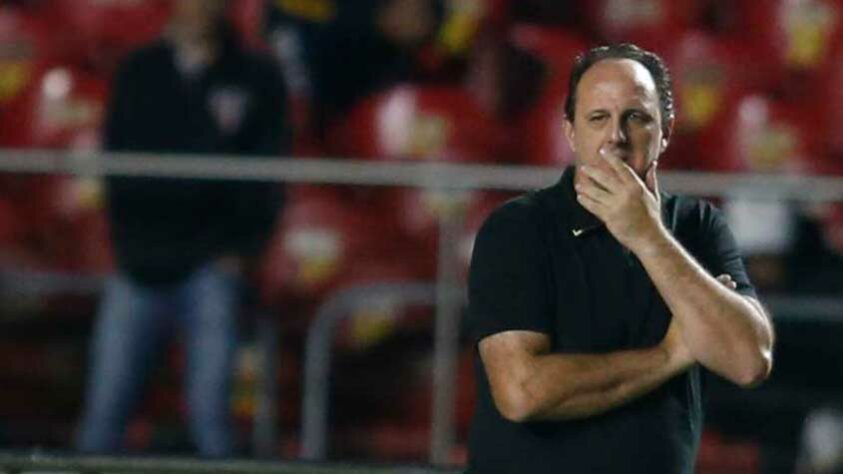 FECHADO - O técnico Rogério Ceni seguirá no São Paulo. Uma nova reunião foi feita para avisar a manutenção do treinador, no CT da Barra Funda, com a presença do comandante, do atacante Marcos Paulo e de líderes do elenco.