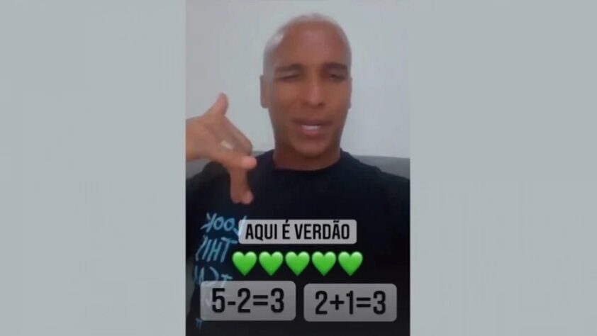 Em abril, o Palmeiras venceu o Dérbi contra o Corinthians por 3 a 0 e Deyverson deixou uma provocação, apesar de não ter jogado. Ele utilizou as redes sociais para deixar uma cutucada: "Já vou falar logo! Segunda-feira não vem falar no programa que o Palmeiras merece, ficar babando ovo... Esqueça, ninguém quer o seu elogio. Esqueça, 'piscada da inveja', 3 a 0".