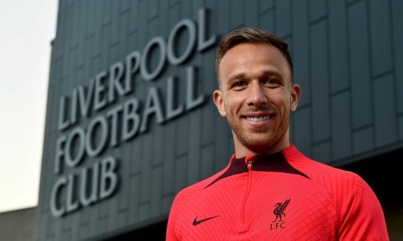 Arthur (volante / 26 anos) - Clube atual: Liverpool (Inglaterra) - O jogador já teve passagem por Grêmio, Barcelona e Juventus