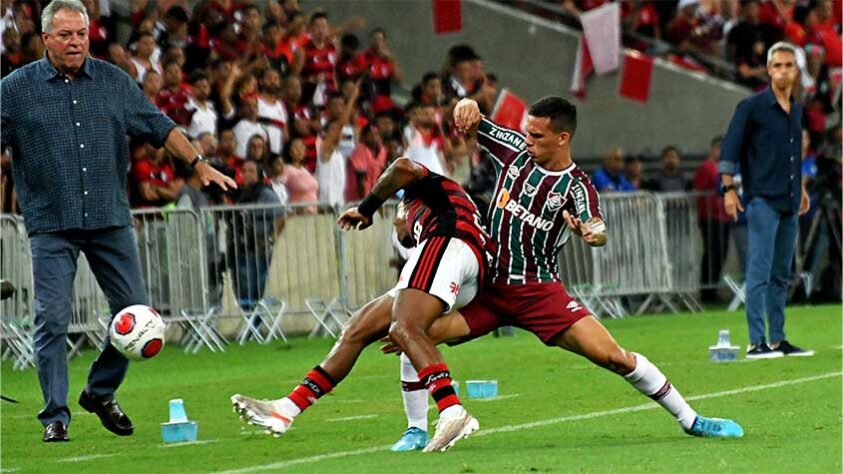 "O Fluminense demonstrou uma organização defensiva nos recentes duelos com o Flamengo que, aliada a vantagem de dois gols no geral, colocam ele com 60% de chances de ser campeão contra 40% do Flamengo."