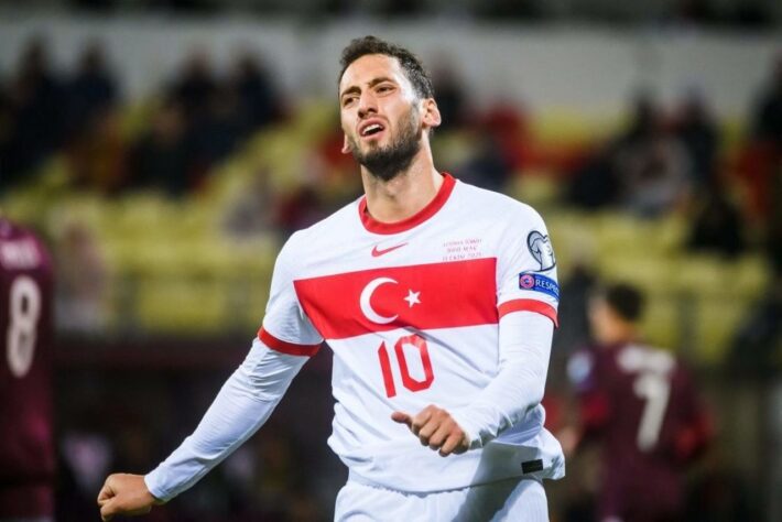 Hakan Çalhanoglu - Turquia