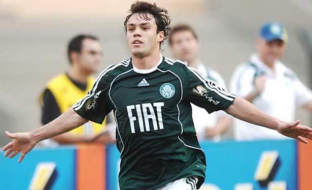Kléber Gladiador foi por algum tempo o principal jogador do Palmeiras, entretanto o atacante já teve ligações corintianas e até fazia parte de uma torcida organizada.