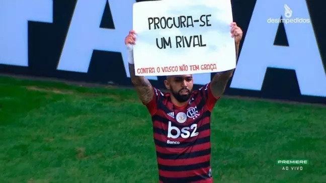 Com gol de pênalti de Gabigol, a equipe de Paulo Sousa venceu o Vasco por 1 a 0 e leva a vantagem para o segundo jogo da semifinal do Campeonato Carioca. Na web, não faltaram zoeiras dos rubro-negros sobre o rival. Confira! (Por Humor Esportivo)