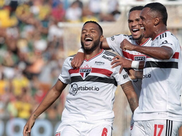 Reinaldo - Vem alternando posição de titular com o jovem Welington. É um dos líderes do elenco do São Paulo. 