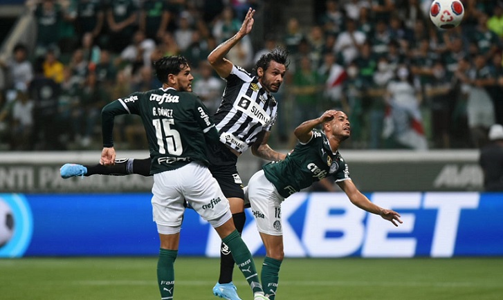 O Santos perdeu para o Palmeiras por 1 a 0 na noite deste domingo, no Allianz Parque, em São Paulo, pelo Paulistão. O zagueiro Velázquez fez o pênalti e foi expulso no lance do gol do rival, enquanto o meia-atacante Ricardo Goulart se salvou. Confira as atuações do Peixe no clássico. (por Diário do Peixe)